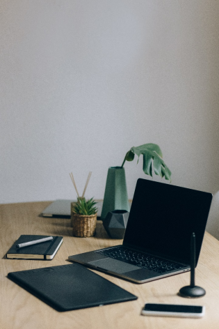 a San Francisco moving company is about to pack this workstation