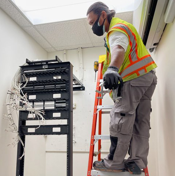 Valley Relocation BluLightTech Team Member Prepares Server for Move