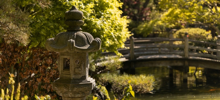 Statue in a notanical garden in San Mateo 