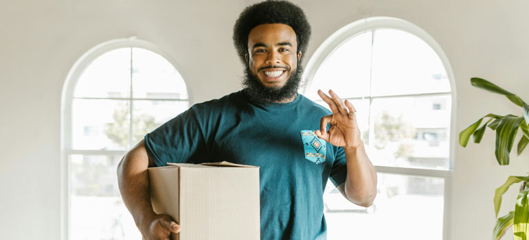 a smiling mover from one of the reliable moving and storage companies