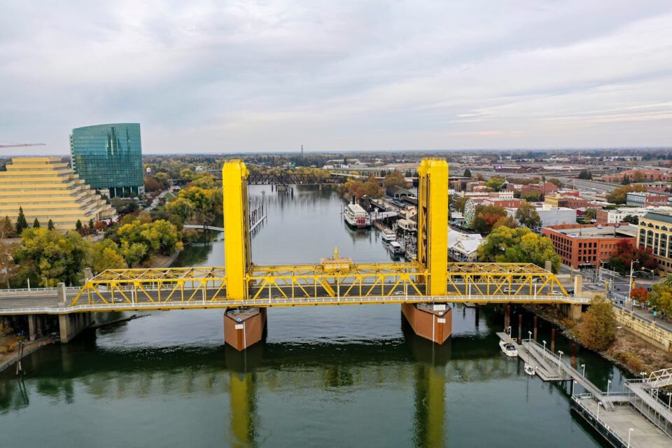 ower Bridge spanning Sacramento River
