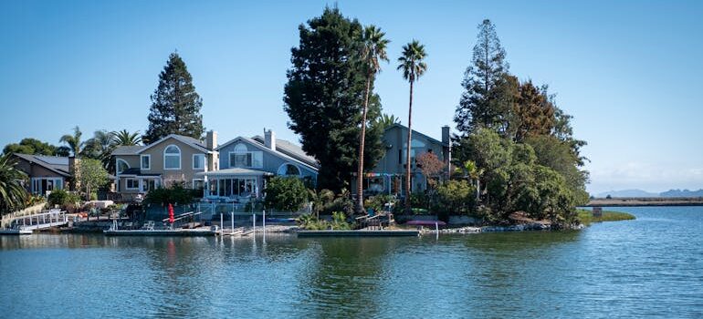 reasons people are moving to Alameda CA
